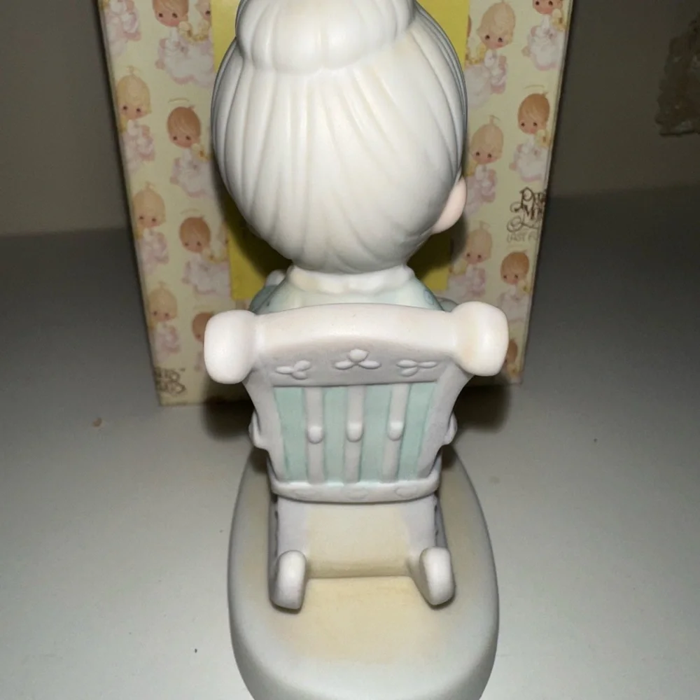 Precious‎ Moments Gray and Cream Figurine